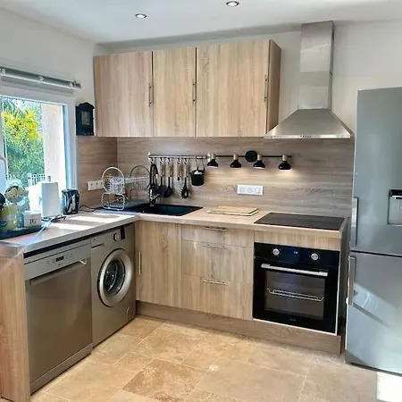 Дом отдыха Bas De Cosy Les Pins Avec Jardin Жуан-ле-Пен