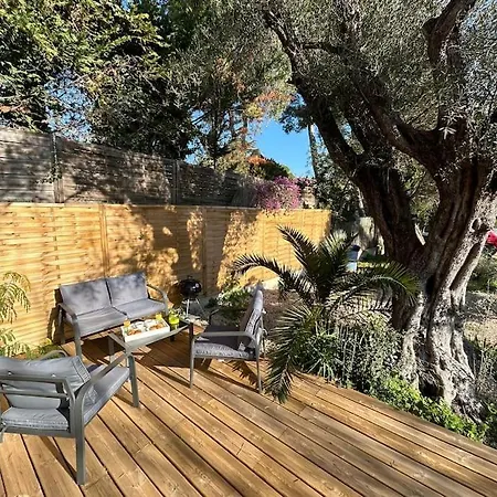 Bas De Cosy Les Pins Avec Jardin Сasa de vacaciones