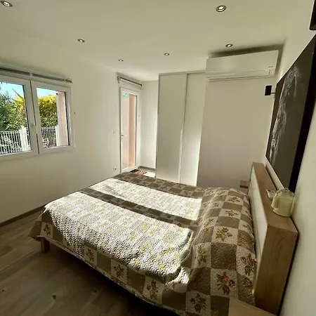 Bas De Cosy Les Pins Avec Jardin Holiday home